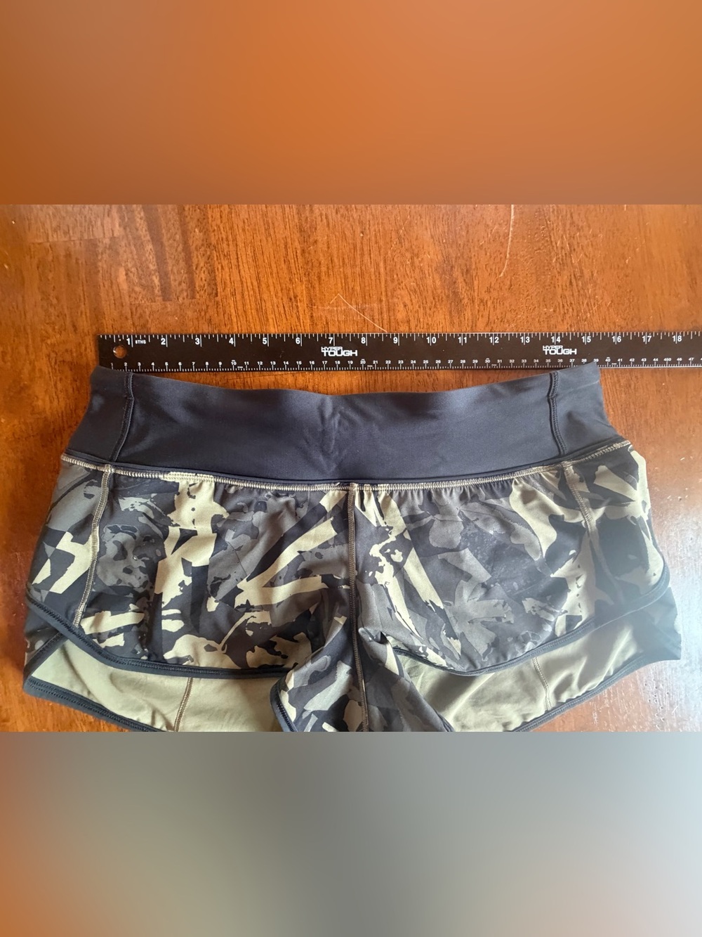 Lululemon Speed Shorts in the "Pop Cut Fatigue Green Black" Size 6 - Picture 4 of 5